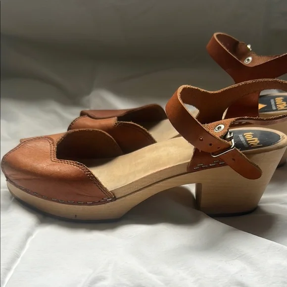 Women's Brown Leather Sandals - Picture 4 of 10